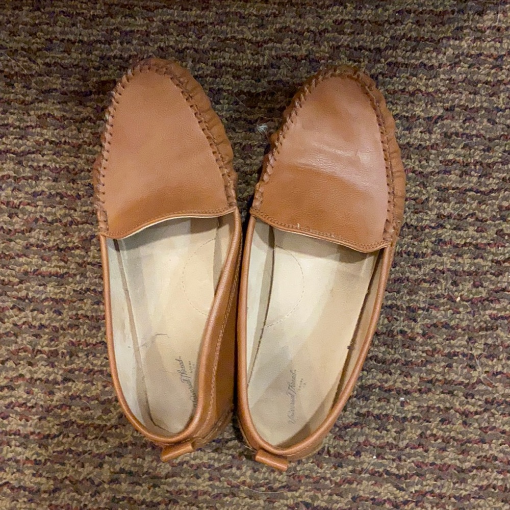 Universal thread size 11 tan loafers